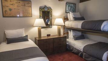 Standard Room, Multiple Beds | Free WiFi