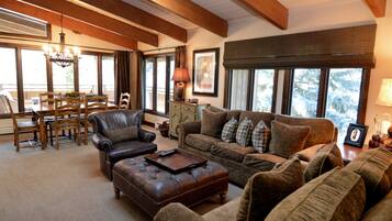 Deluxe Room, Multiple Beds | Living area | TV