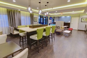 Free daily on-the-go breakfast  - Days Inn & Suites by Wyndham Port Arthur (Port Arthur)