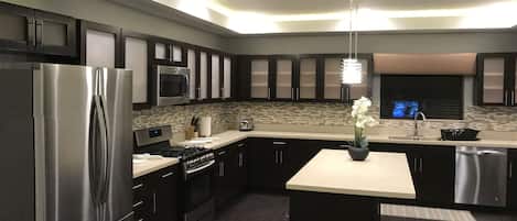 Svit - icke-rökare (Three Bedroom) | Eget kök | Stort kylskåp, mikrovågsugn, spishäll och diskmaskin