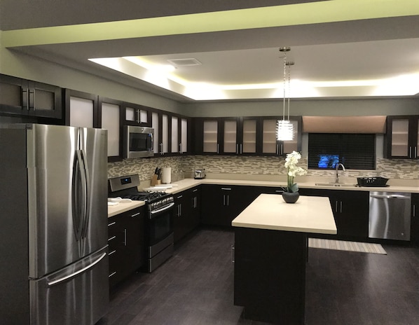 Suite, Non Smoking (Three Bedroom) | Private kitchen