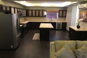 Full-size fridge, microwave, stovetop, dishwasher