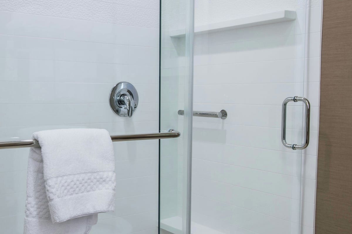 Kostenlose Toilettenartikel, Haartrockner, Handtücher, Seife