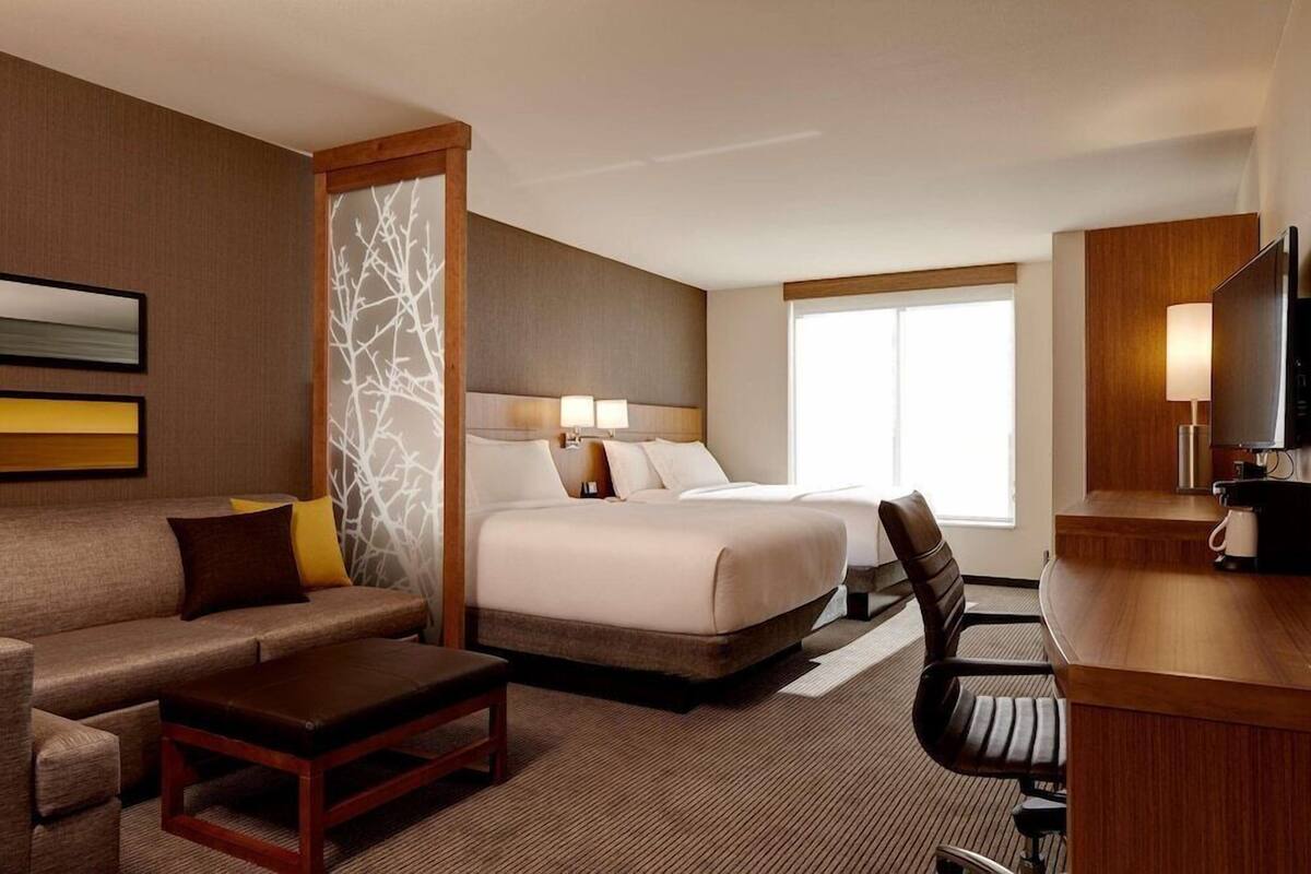 Down comforters, pillowtop beds, desk, laptop workspace