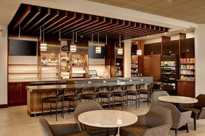 Serves dinner and happy hour - Hyatt Place Madison / Verona (Verona)