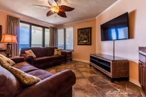 Condo, 3 Bedrooms | Living area