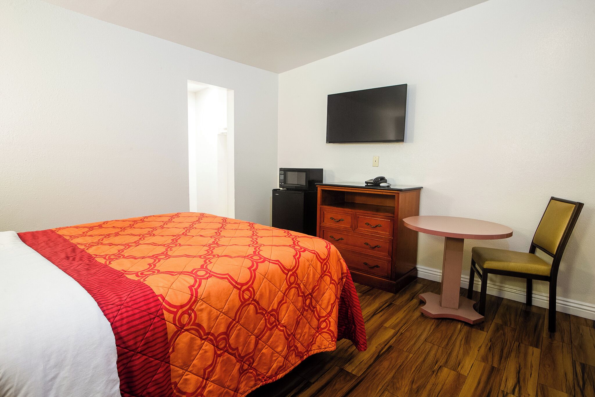 Photo - Tropic Lodge