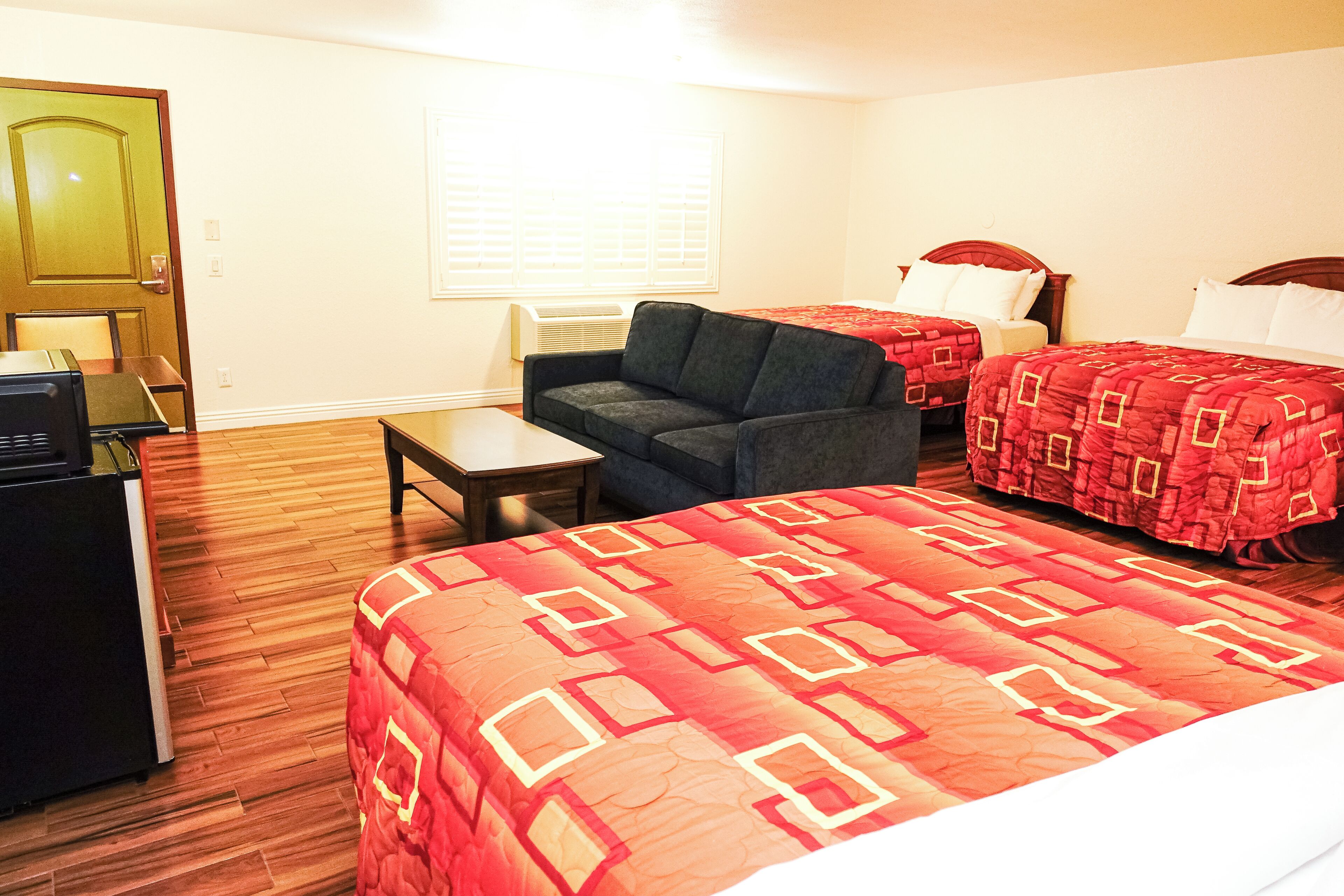 Photo - Tropic Lodge