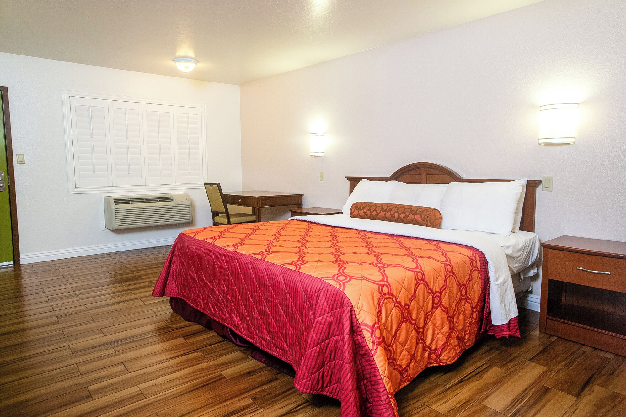 Photo - Tropic Lodge