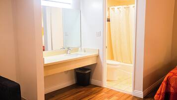 Grand Room, 2 Queen Beds, Non Smoking | Bathroom | Combined shower/tub, towels