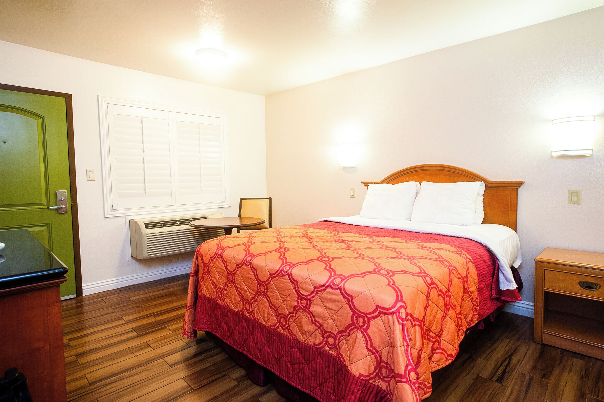 Photo - Tropic Lodge