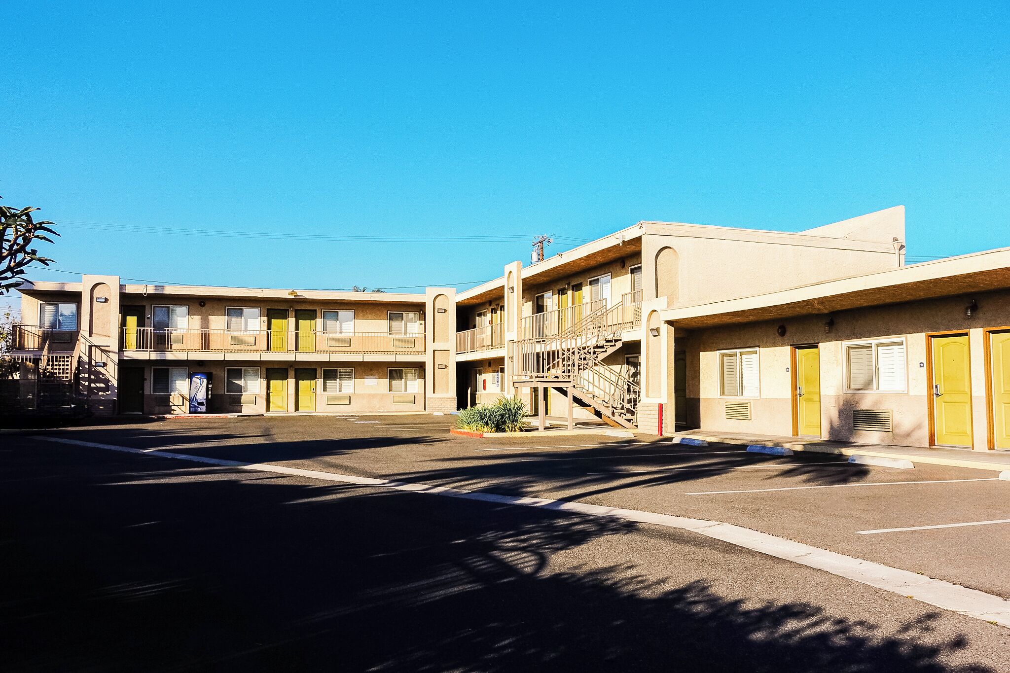 Photo - Tropic Lodge