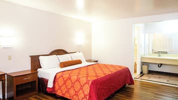 Luxury Room, 1 Bedroom, Refrigerator & Microwave | Front of property