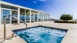Outdoor spa tub - Perdido Sun by Luxury Gulf Rentals (Pensacola)