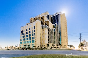 Apartment, 4 Bedrooms, Sea View | Front of property