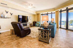 Apartment, 4 Bedrooms, Sea View | Living area