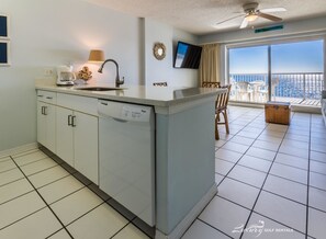 Kondominium, 1 kamar tidur, pemandangan samudra | Dapur pribadi | Lemari es, microwave, oven, dan kompor