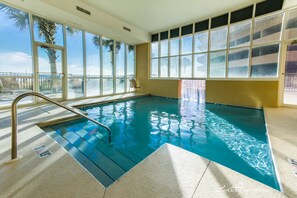 Innendørsbasseng og utendørsbasseng