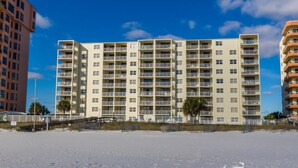 On the beach - Sunswept by Luxury Gulf Rentals (Orange Beach)