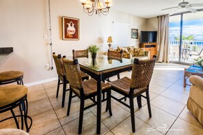 Condo, 3 Bedrooms, Ocean View | In-room dining