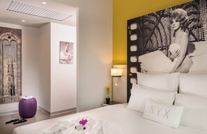 Minibar, in-room safe, desk, soundproofing - NYX Hotel Milan by Leonardo Hotels (Milan)