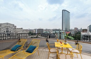 Minibar, in-room safe, desk, soundproofing - NYX Hotel Milan by Leonardo Hotels (Milan)