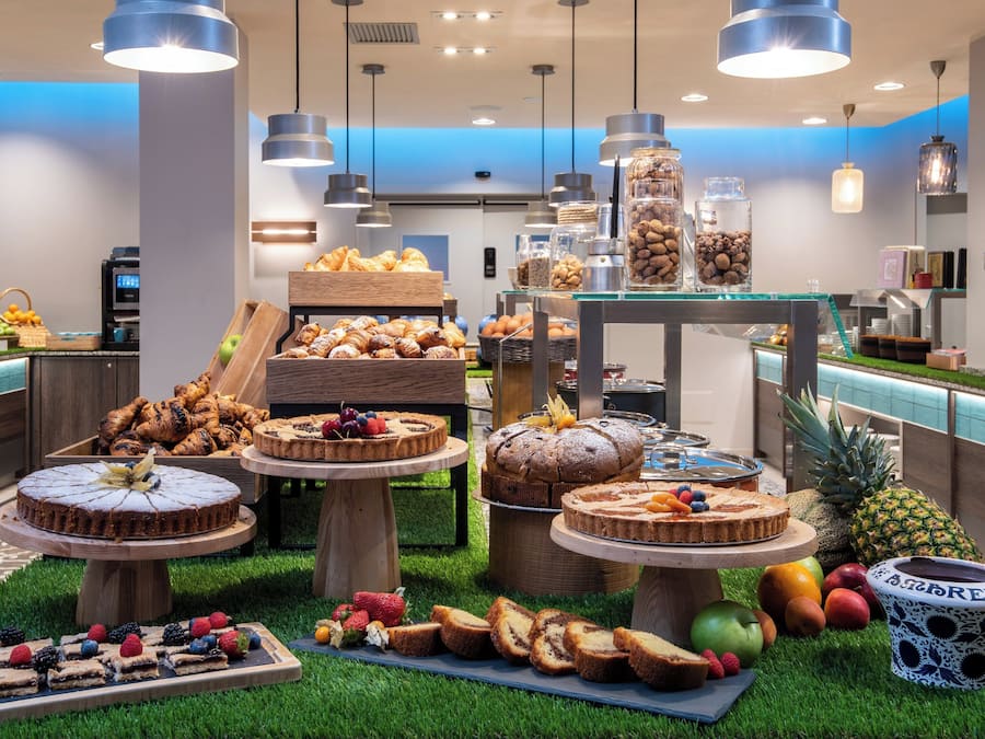 Café da manhã com buffet todos os dias (EUR 14 por pessoa)