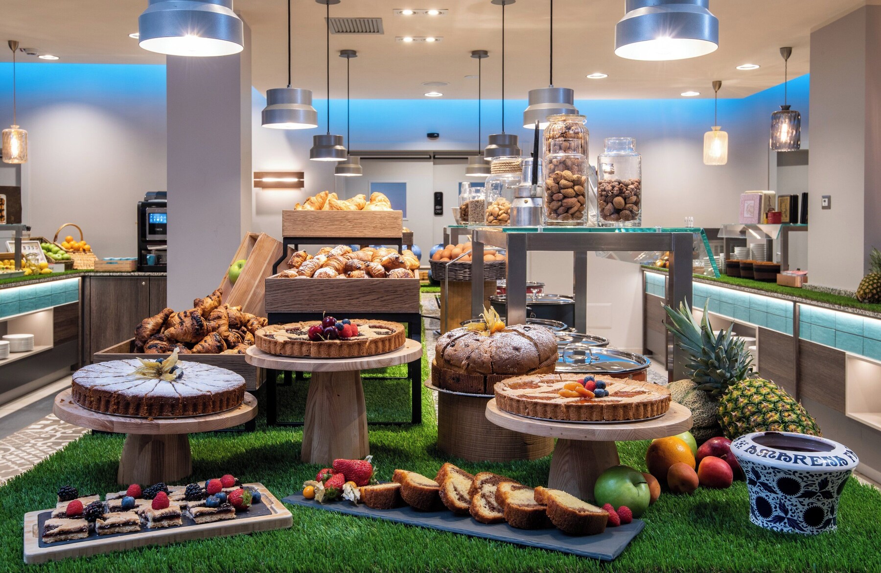 Daily buffet breakfast for a fee