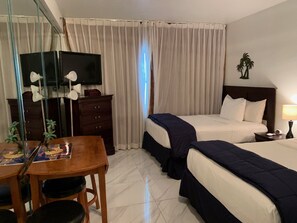 Ocean View Studio 70 | Free WiFi, wheelchair access - Ocean Front Casablanca Studios with FULL KITCHENS & Beach access By BL Rentals (Miami Beach)