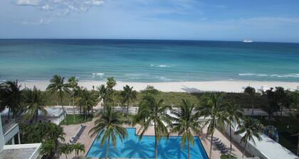 Ocean Front Casablanca Studios with FULL KITCHENS & Beach access By BL Rentals