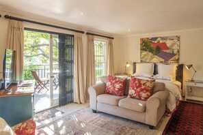 Mountainview room with large patio | In-room safe, desk, iron/ironing board, free WiFi