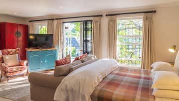 Mountainview room with large patio | In-room safe, desk, iron/ironing board, free WiFi