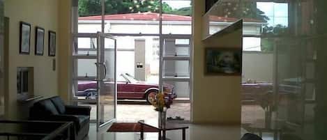 Área de estar no saguão