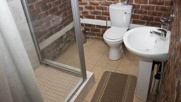 Combined shower/tub, free toiletries, towels, soap