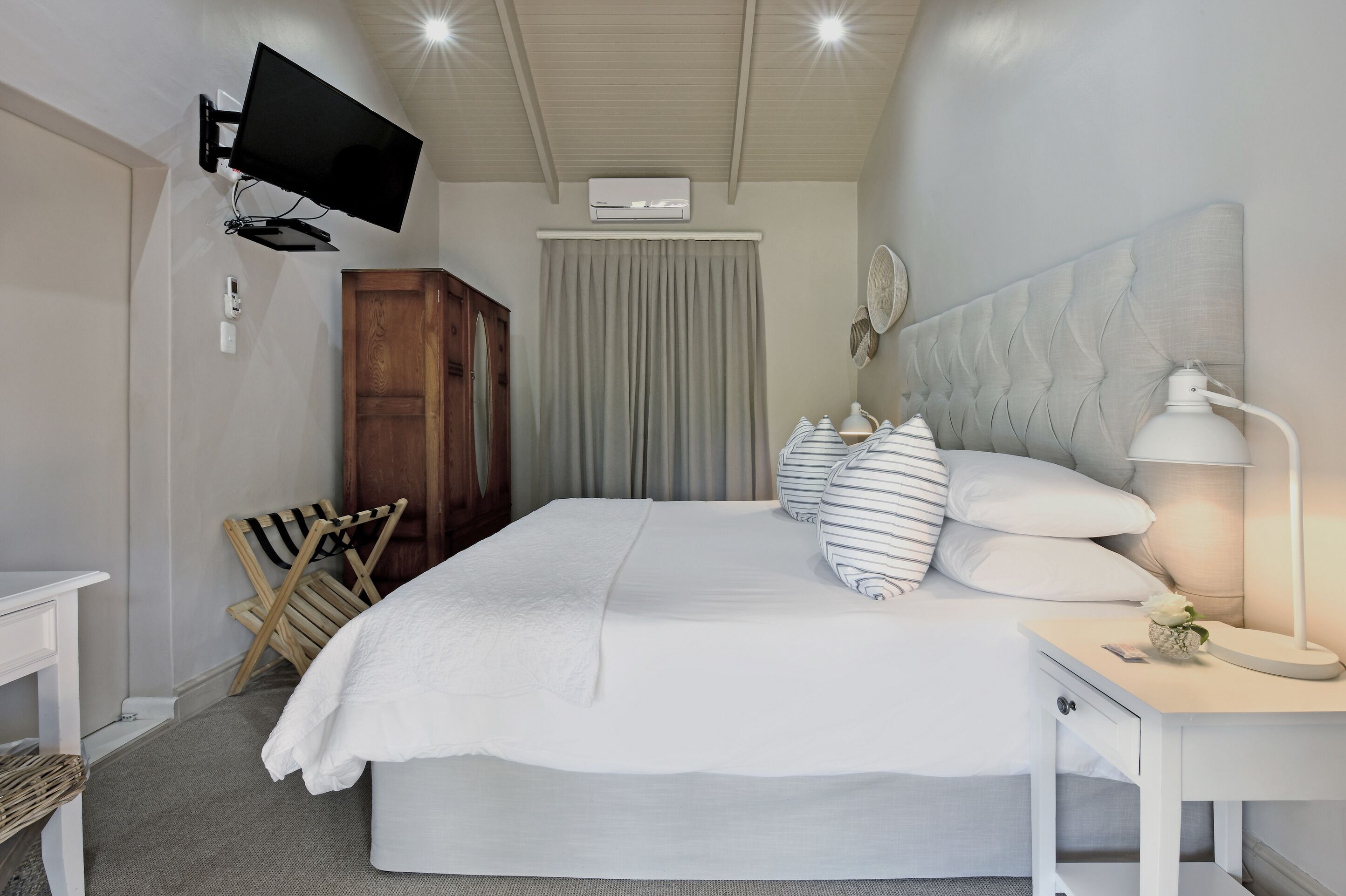 double room | minibar, in-room safe, free wifi, bed sheets