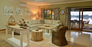 Maison Exclusive, 1 grand lit, vue fleuve, côté jardin | Coin séjour