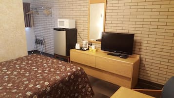 Zimmer, 1 Queen-Bett | Schreibtisch, kostenloses WLAN, Bettwäsche