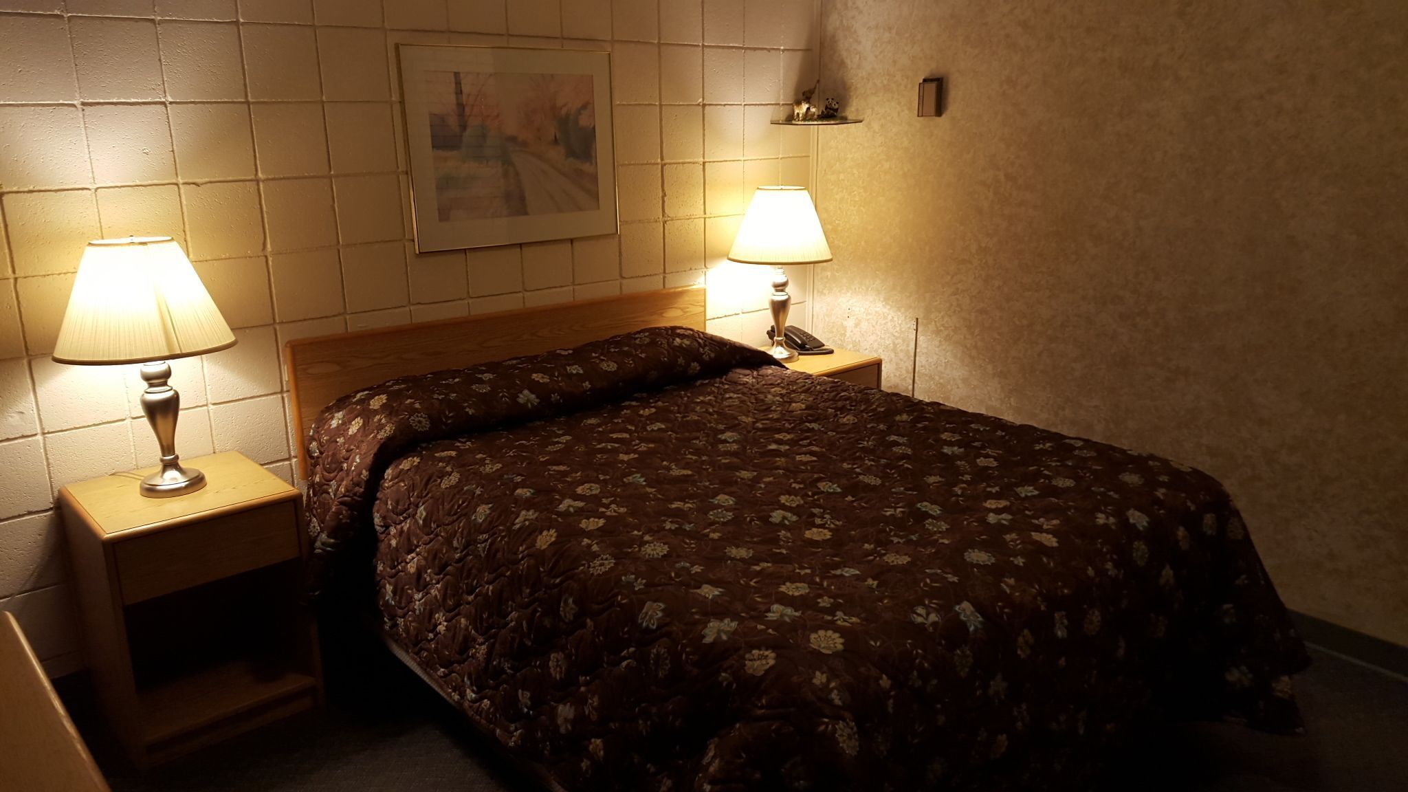 Escritorio, wifi gratis y ropa de cama 