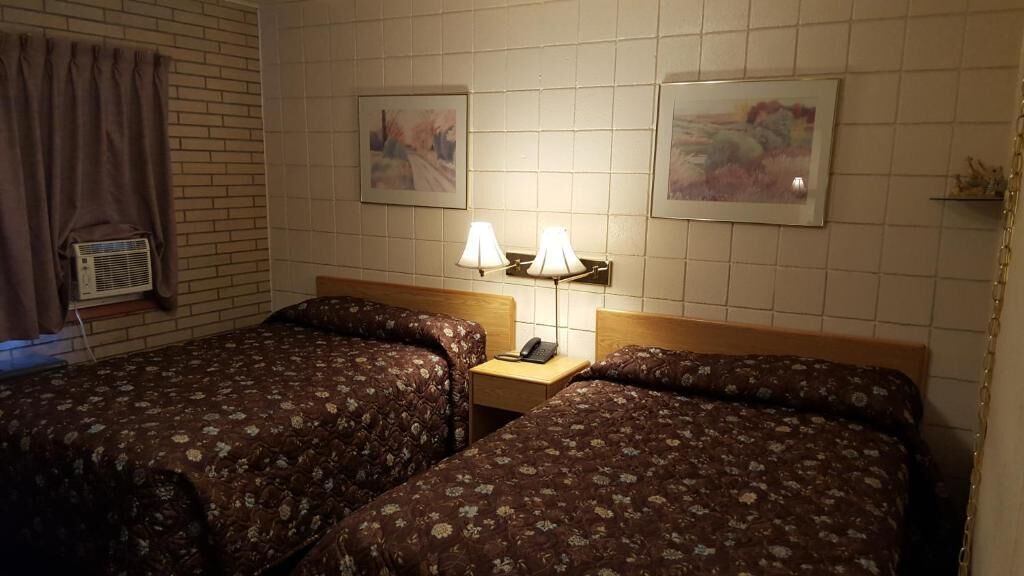 Escritorio, wifi gratis y ropa de cama 