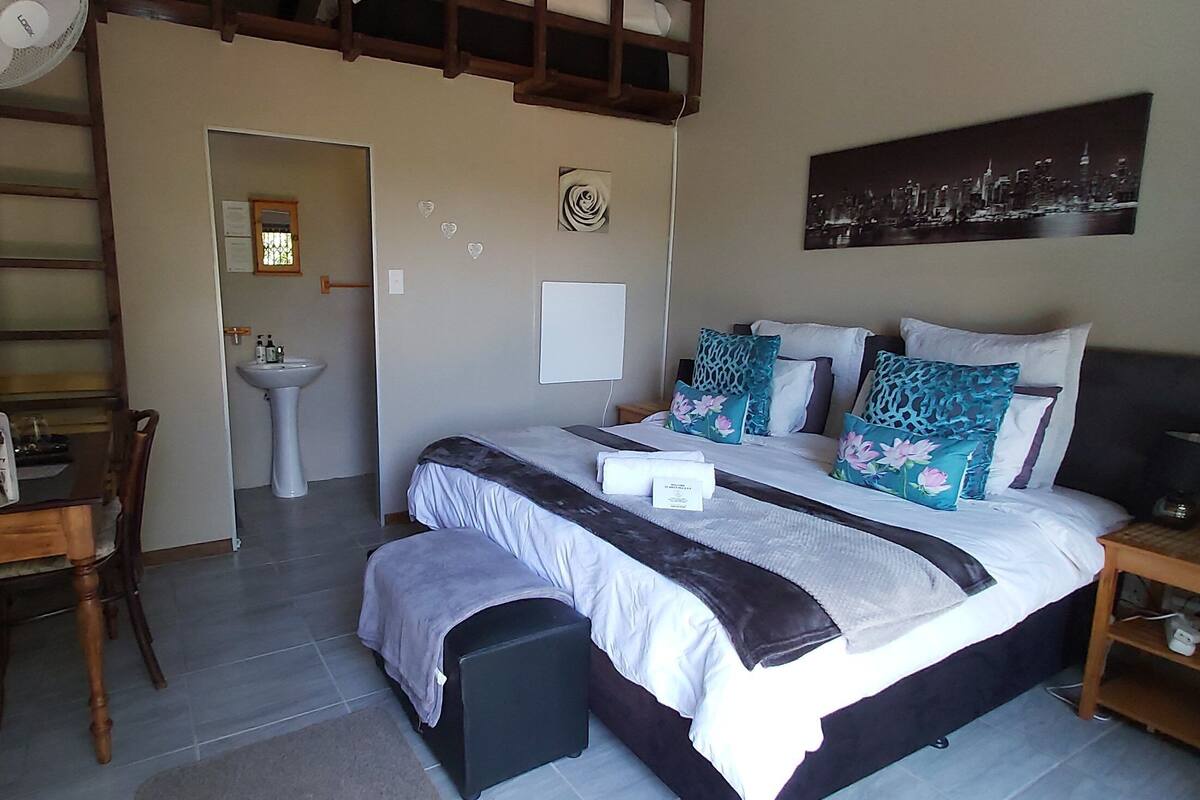 Classic Double Room | Laptop workspace, iron/ironing board (on request), WiFi (free)