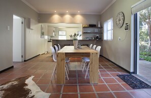 Comfort House, 2 Bedrooms, Vineyard View, Garden Area - Rest Chabivin Self Catering (Stellenbosch)