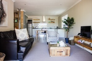 ハネムーン スタジオ 1 ベッドルーム スパ浴槽 ヴィンヤードビュー | アイロン / アイロン台