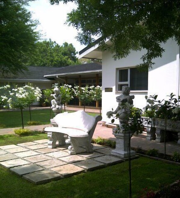 Garden - Mantovani Guest Houses no 1 and 2 (Matjhabeng)
