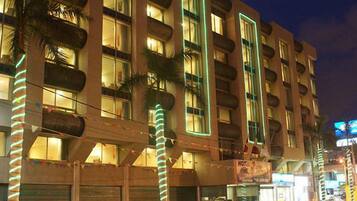 Vista frontal de la propiedad