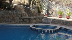 Outdoor pool - Caleta View Hotel and Bungalows (Acapulco)