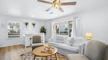 Condo, 2 Bedrooms, Resort View (314) | Living area