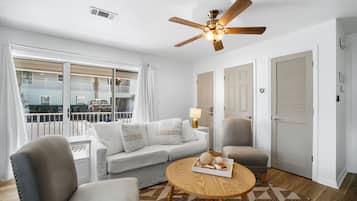 Condo, 2 quartos, vista para o mar | Área de estar | TV de tela plana