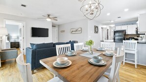 Condo, 3 phòng ngủ, 2 phòng tắm (1023) | Khu vực ăn uống tại phòng