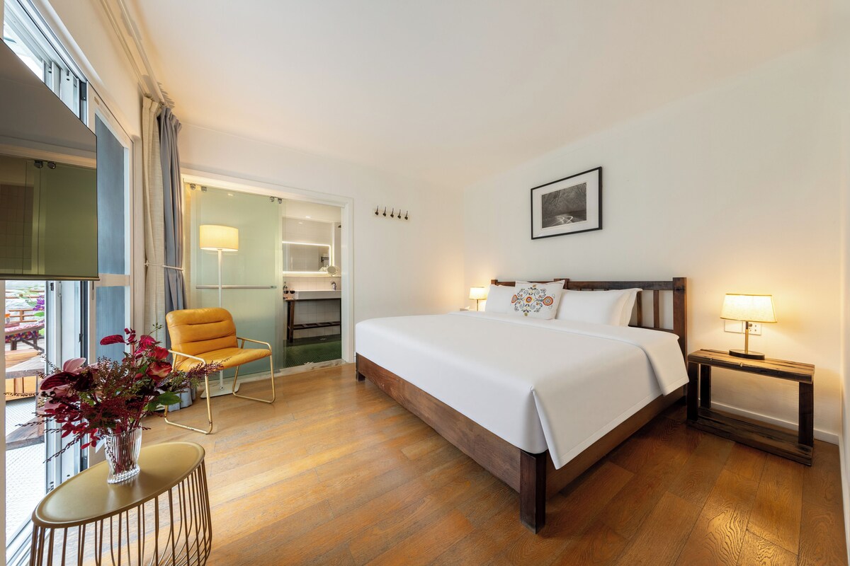 Signature-Zimmer, 1 Schlafzimmer, Badewanne, Blick auf den Innenhof