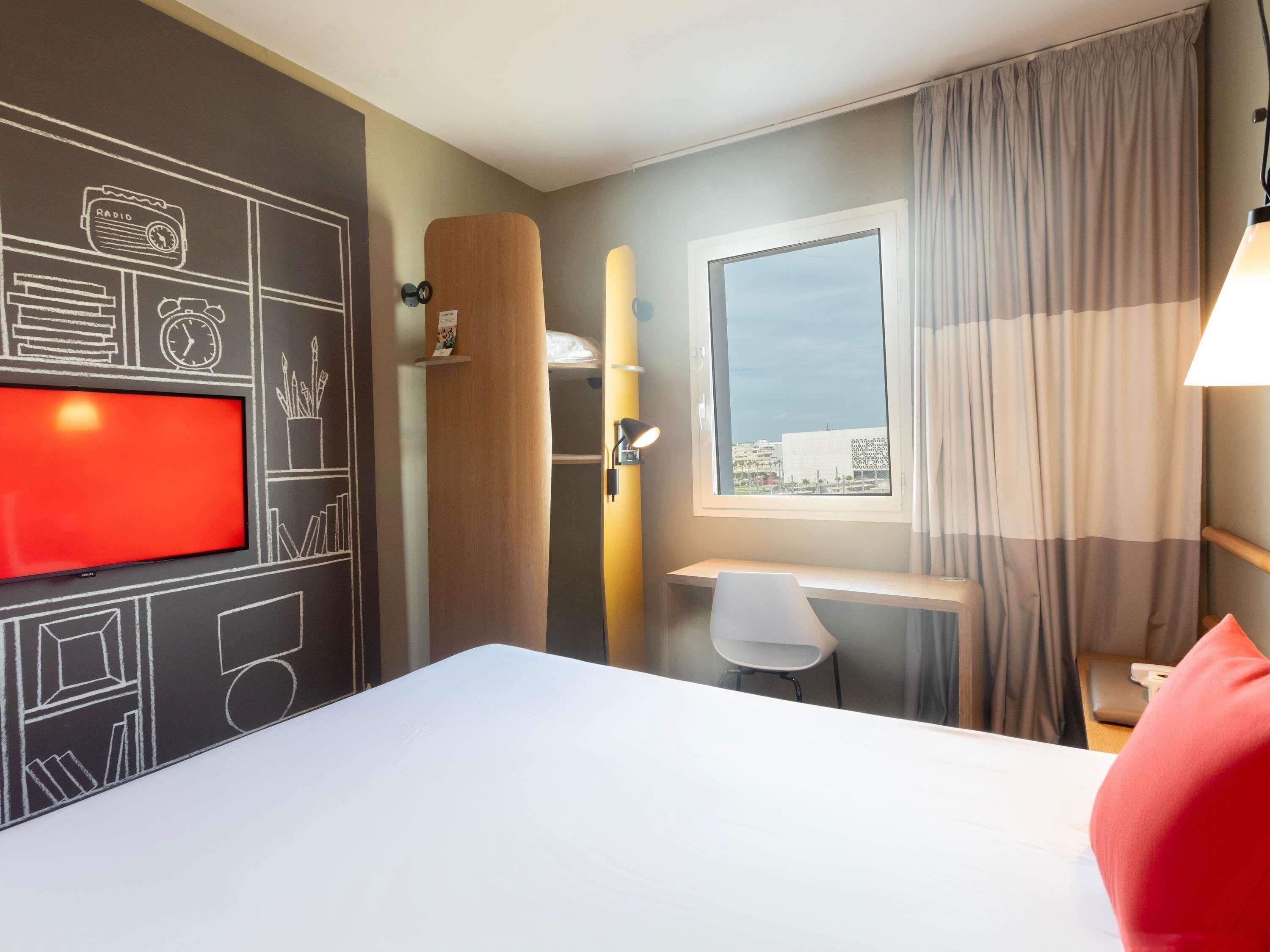 Kamar Double Standar, 1 Tempat Tidur Double | Meja kerja, ruang kerja ramah laptop, kedap suara, dan Wi-Fi gratis